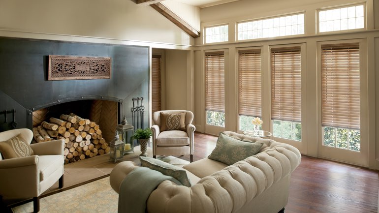 Bluff City fireplace with blinds